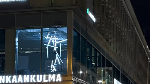 Valotaideteos Jatkoaika osana Ruudun takaa -tapahtumaa Tampereella